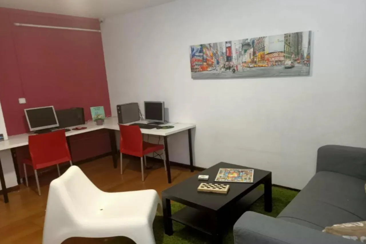 Diagonal House Hostel Barcelona 0*,
