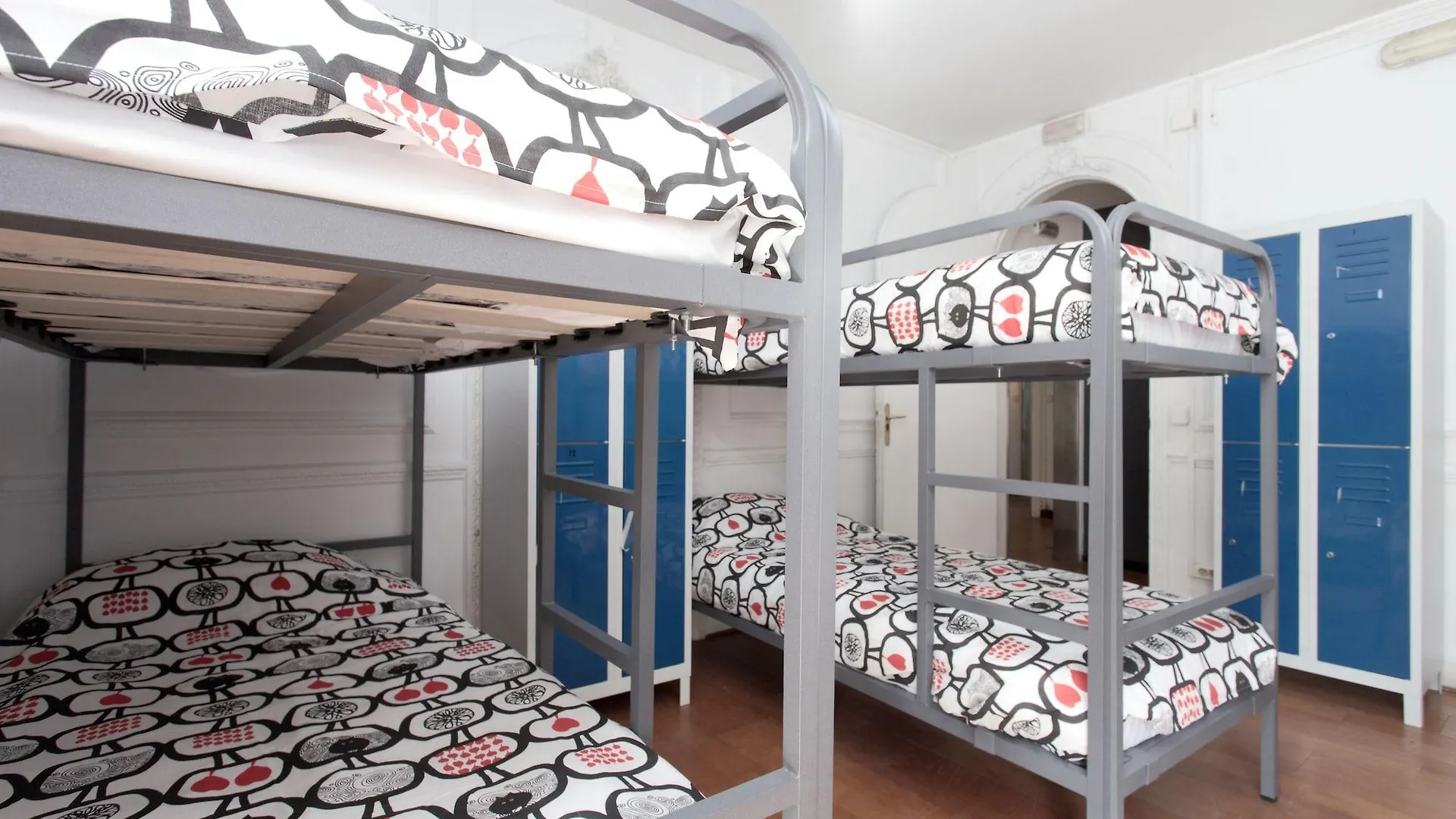 Diagonal House Hostel Barcelona 0*,