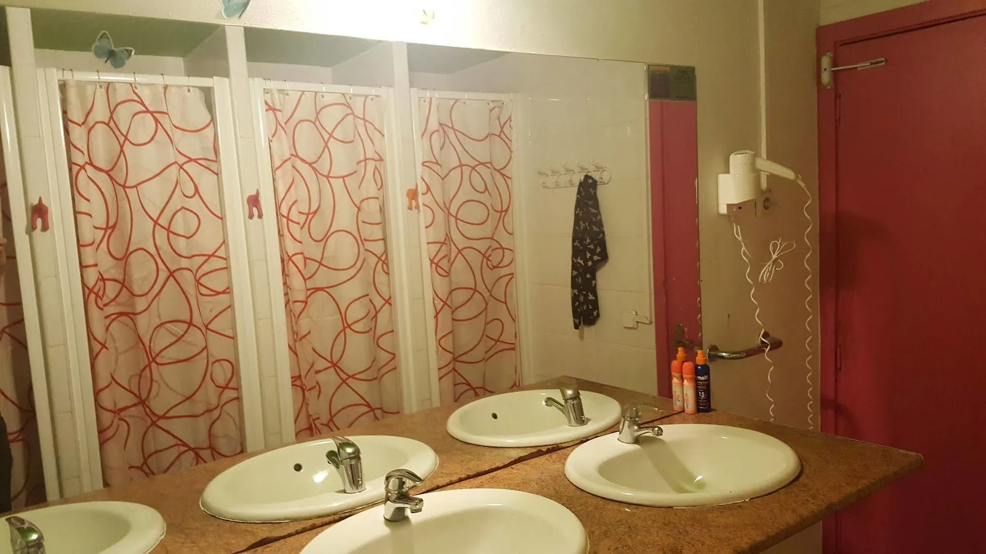 Diagonal House Hostel Barcelona 0*,  Spain